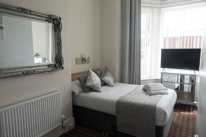 Room 16 of 79