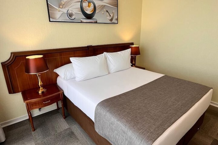 Room 25 of 46