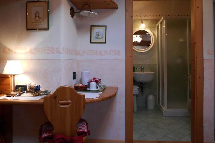 Room 21 of 80