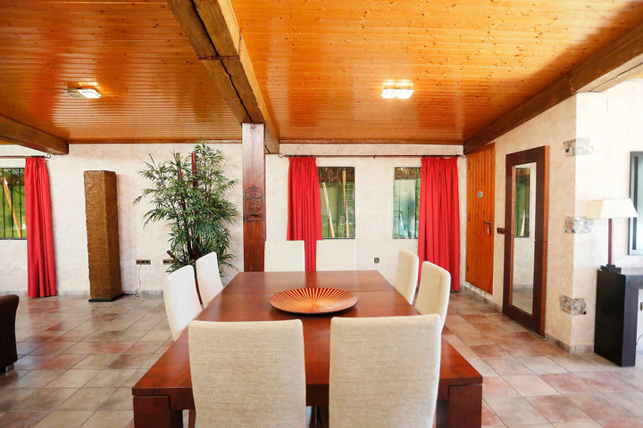 Room 4 of 20