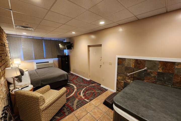Honeymoon Suite Not Pet Friendly (4 of 12)