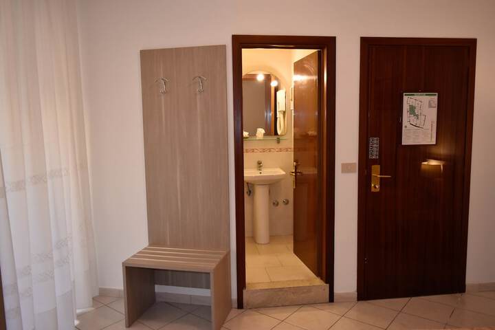 Room 17 of 105