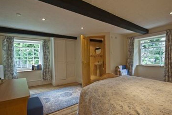 Room 5 of 10
