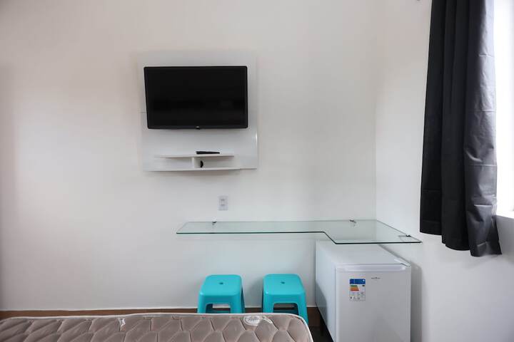 Room 6 of 10
