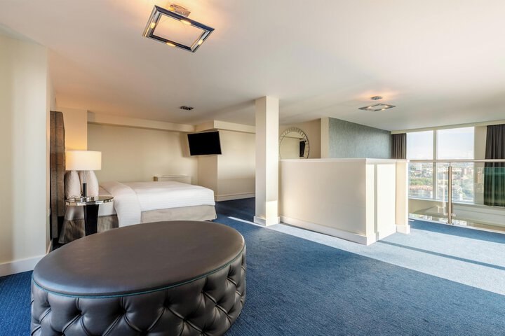 Room 4 of 34
