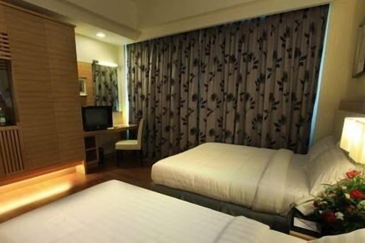Room 8 of 36