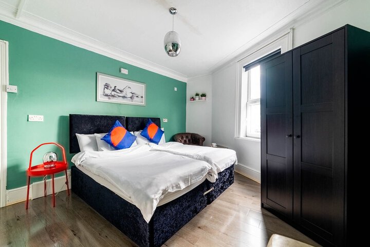 Room 9 of 75