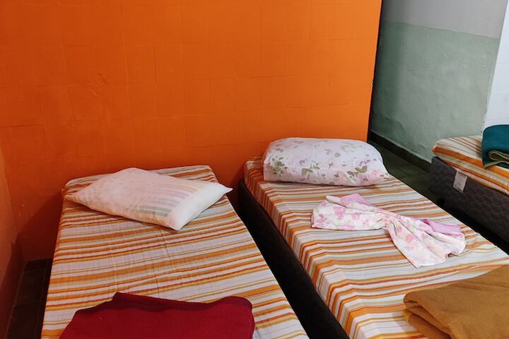 Room 25 of 42