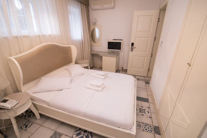 Room 28 of 125