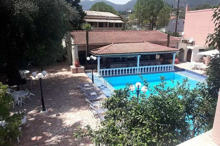 Pool 10 of 15