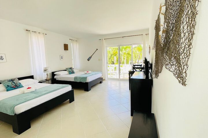 Room 4 of 213