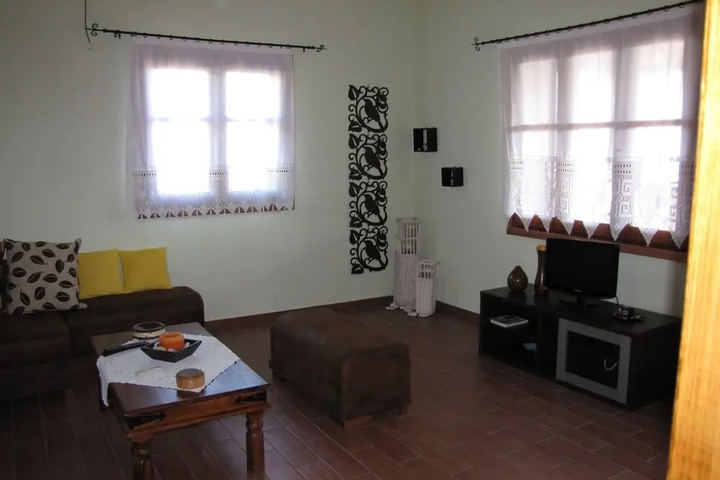 Room 4 of 10