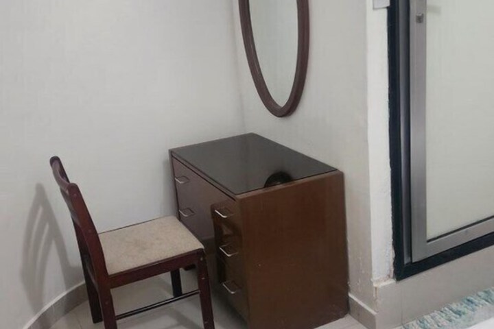 Room 14 of 28