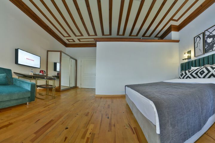 Room 13 of 50