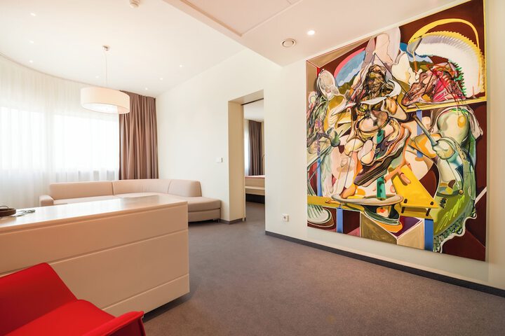 Room 8 of 81
