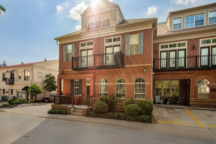 Image of Condo Off Dickson - Walk to Dickson