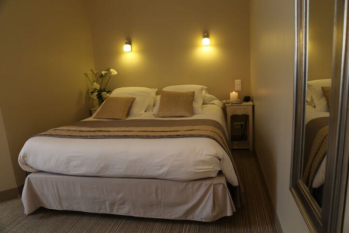 Room 4 of 49