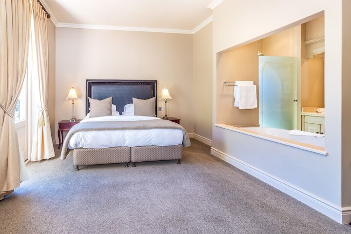 Room 17 of 220