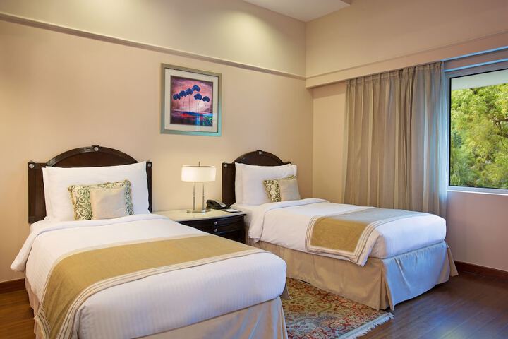 Room 32 of 159