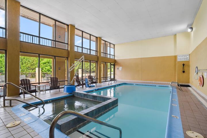 Pool Hotel