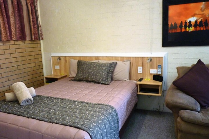 Room 13 of 32