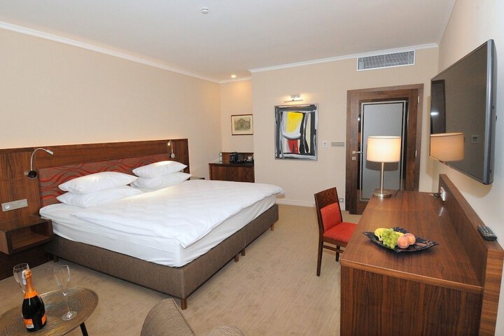 Room 28 of 52