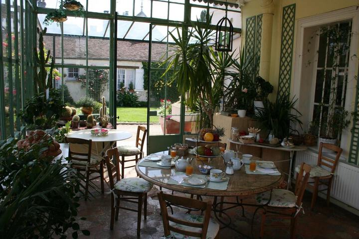 Dining 36 of 71