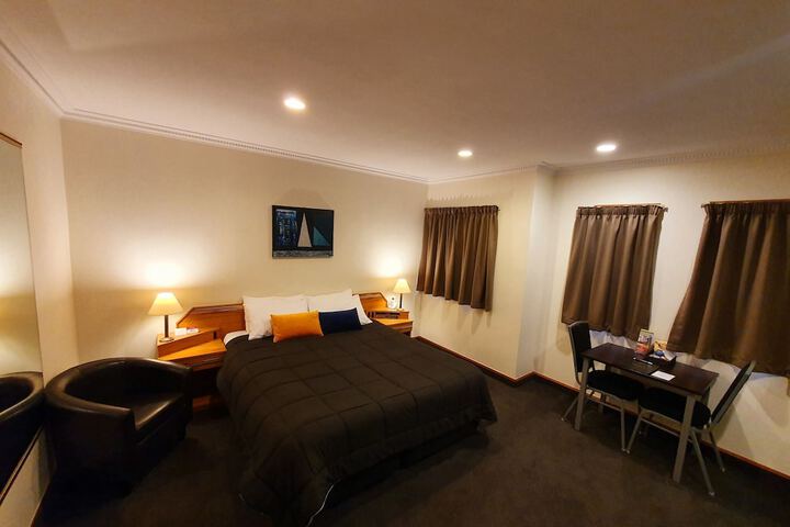 Room 7 of 25