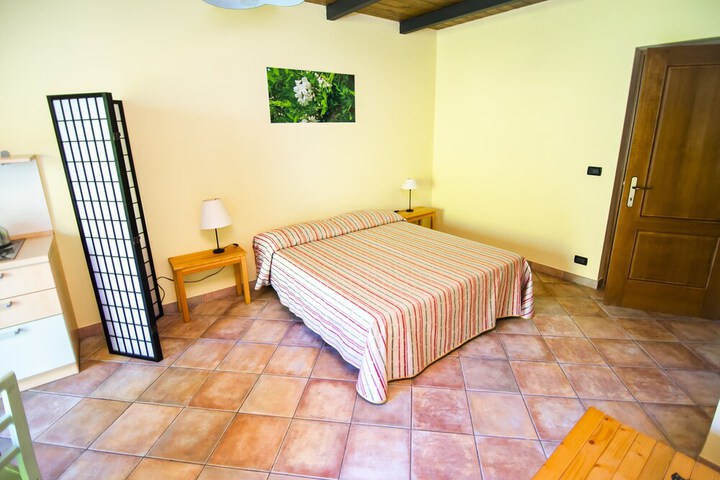 Room 3 of 77
