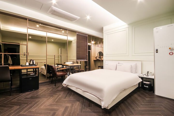 Room 7 of 37