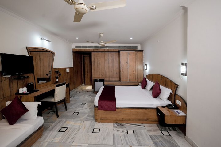 Room 10 of 50
