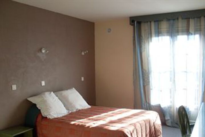 Room 9 of 28