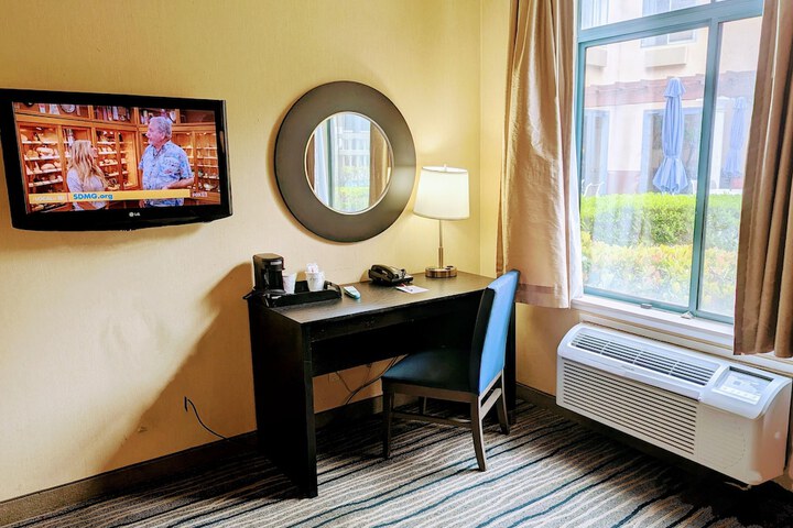 Room 8 of 19