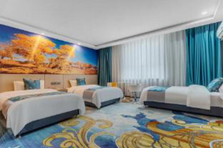 Room 7 of 9