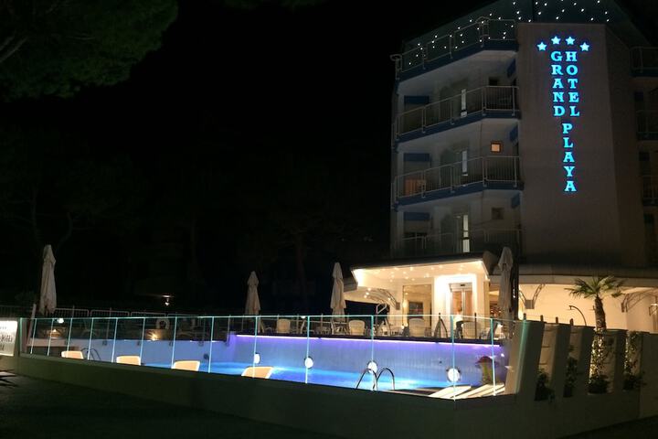 Pools & Facilities