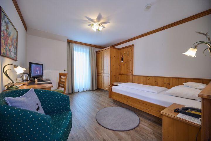 Room 30 of 106