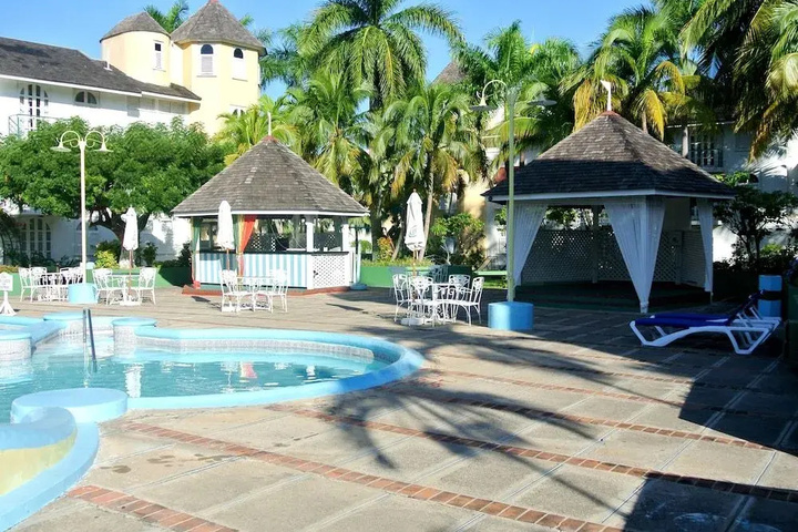 Pool 7 of 17