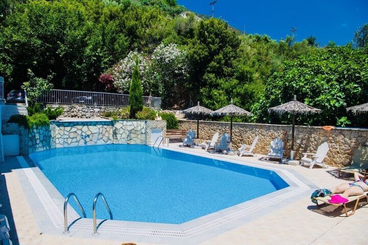 Pool 10 of 26