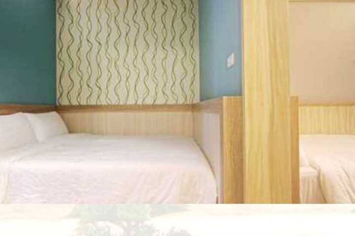 Room 6 of 15