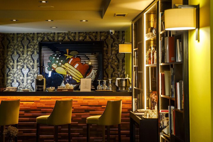 Lounge 67 of 83