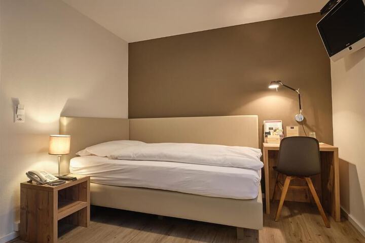 Room 6 of 41