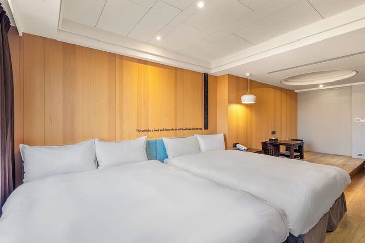 Room 72 of 103