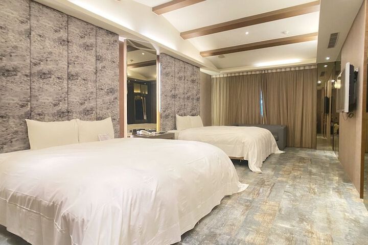 Room 8 of 38
