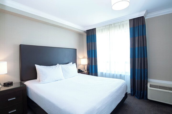 Room 25 of 77