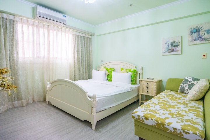 Room 33 of 51