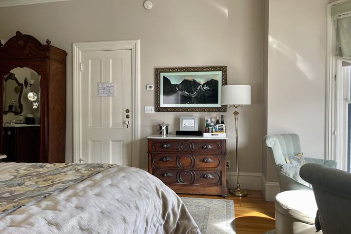 Room 30 of 74