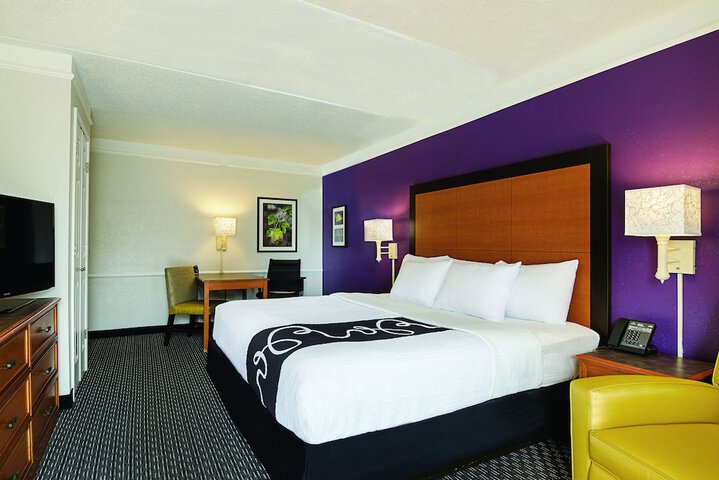 1 King Bed (1 of 7)