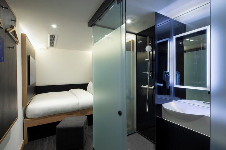 Room 27 of 43