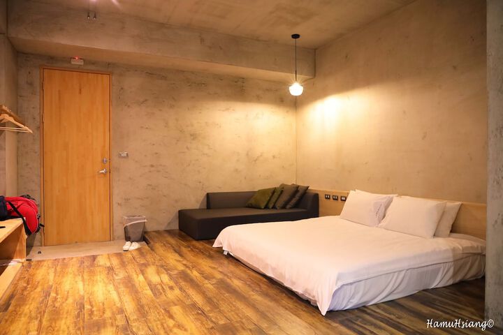 Room 17 of 76