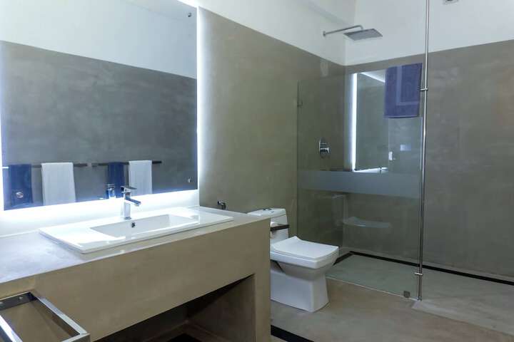 Room 12 of 30